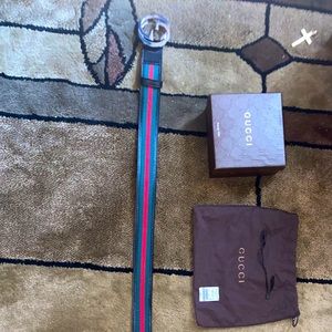Gucci belt only worn couple times brand new